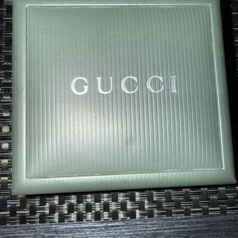 Gucci Gold Timepiece with Red Leather Band - Picture 4 of 4